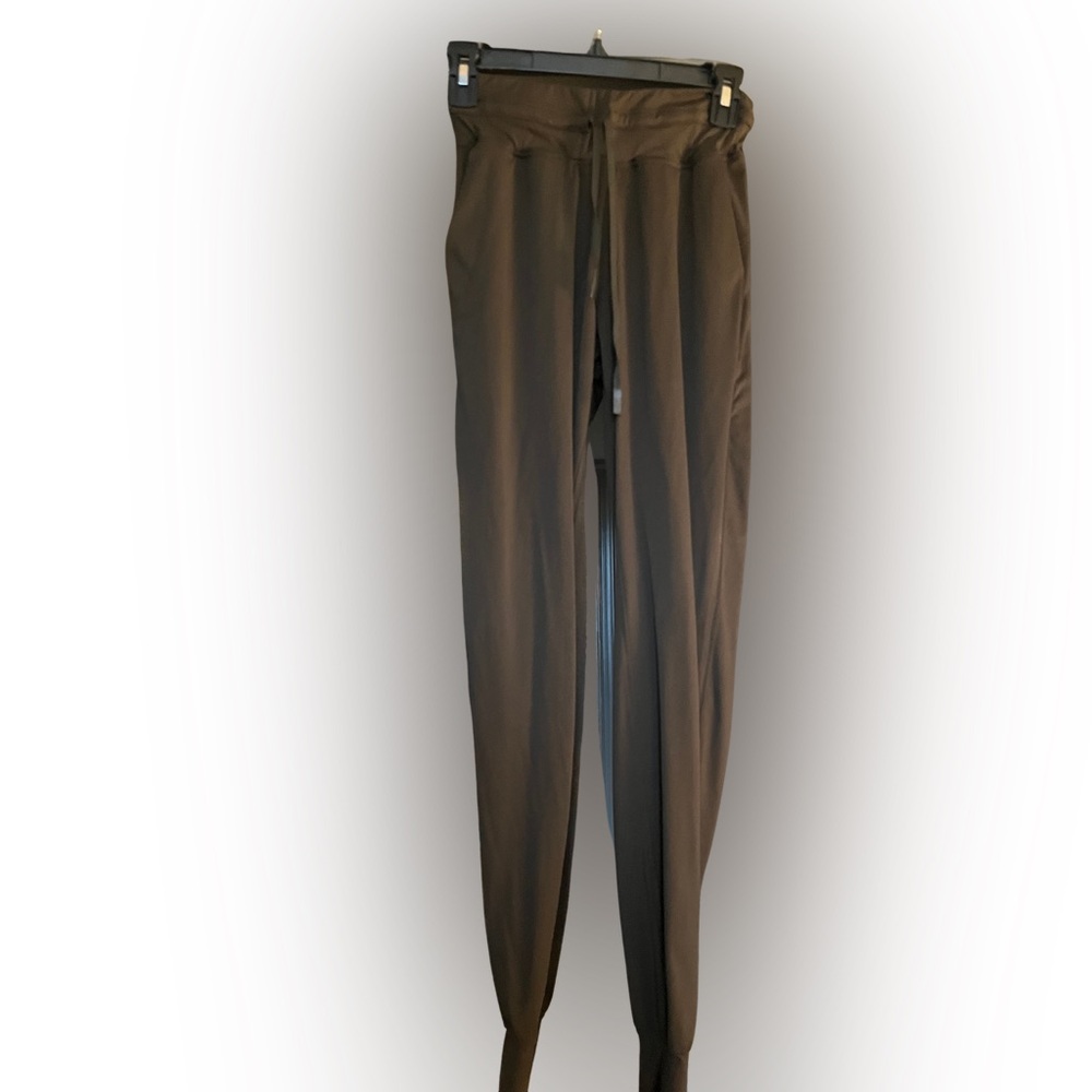 lulu lemon joggers size 4